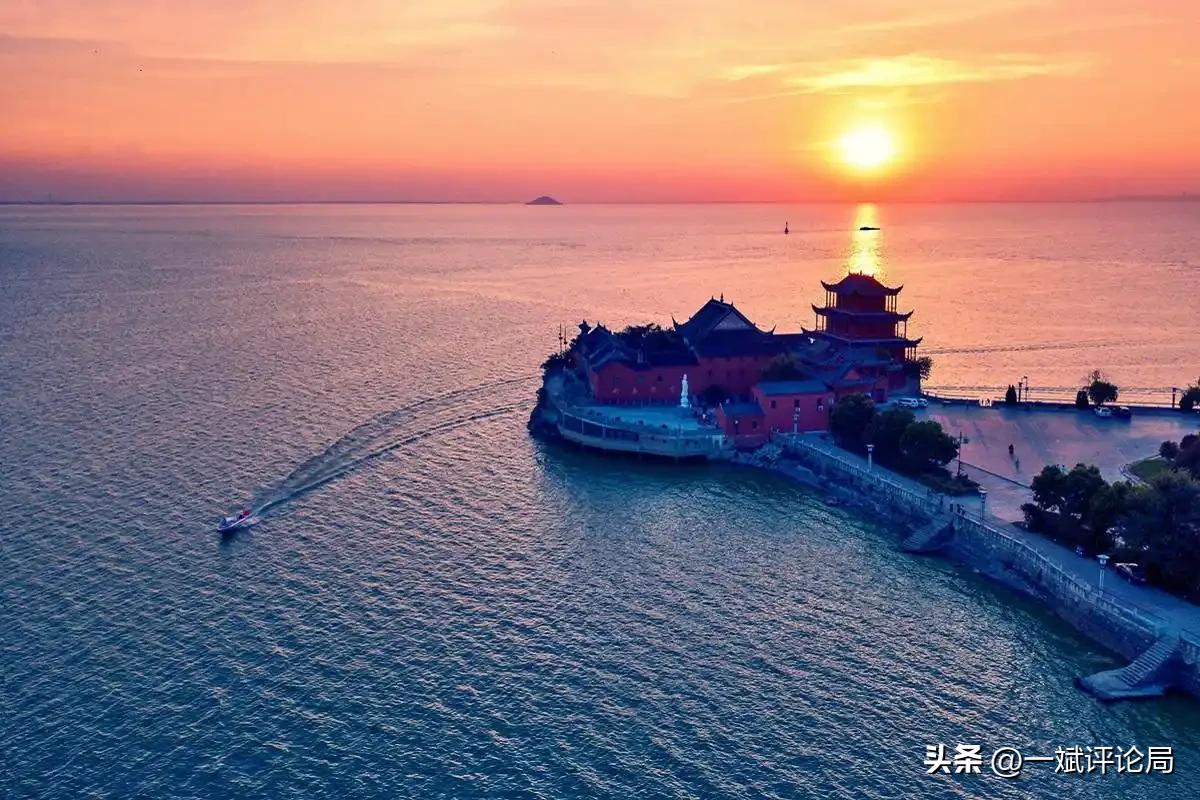 合肥能否超越南京？就像问中国是否超越美国一样。答案是肯定的，只不过是时间问题。