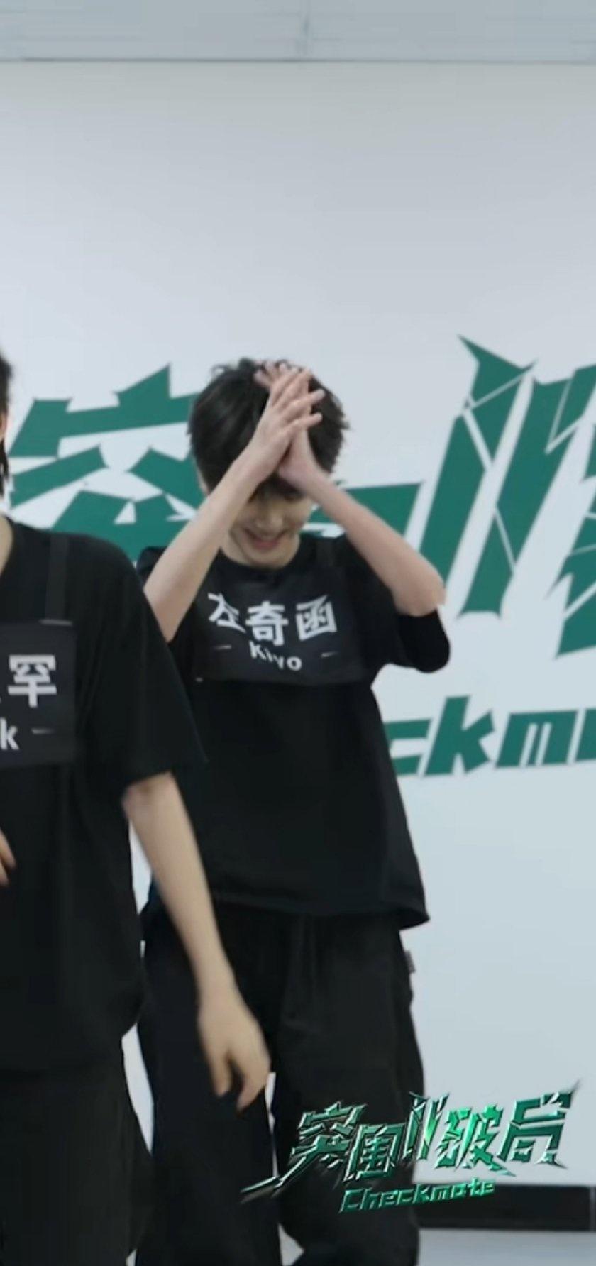 冲榜结束函函进入前六就这么低头鼓掌 有一种如释重负的感觉 终于得到了本来该有的认