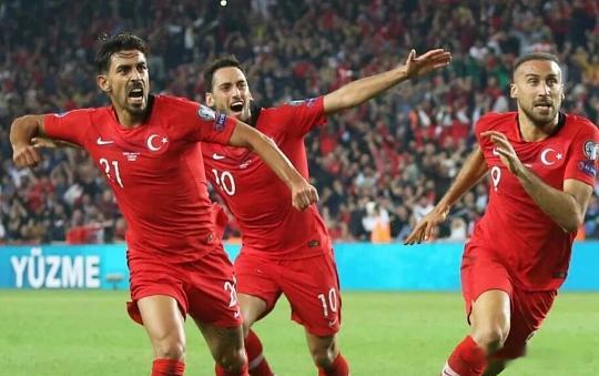 008  世预赛   土耳其vs保加利亚 综合来看，土耳其在实力、状态和主场优势