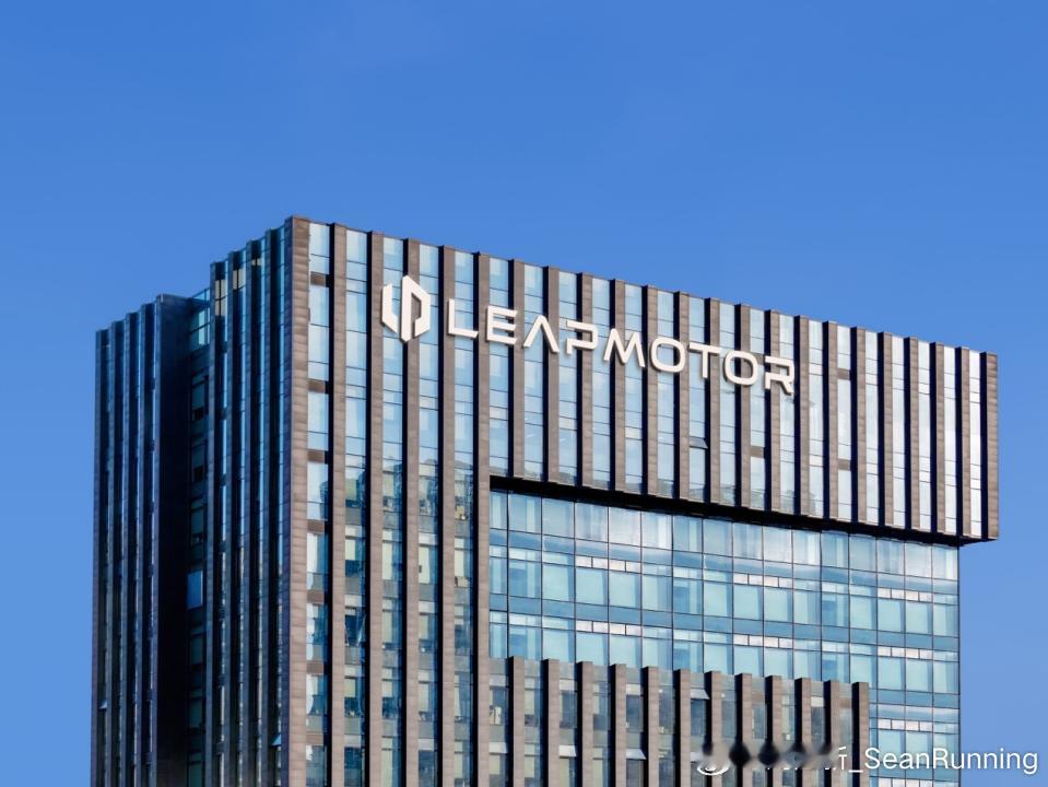 零跑汽车发布2025年报：全年交付59.6万台，销量翻倍，居新势力榜首；营收64