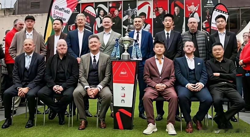 克鲁斯堡前，斯诺克新旧势力同框！
江山代有才人出，赵心童已彻底接过丁俊晖的枪。