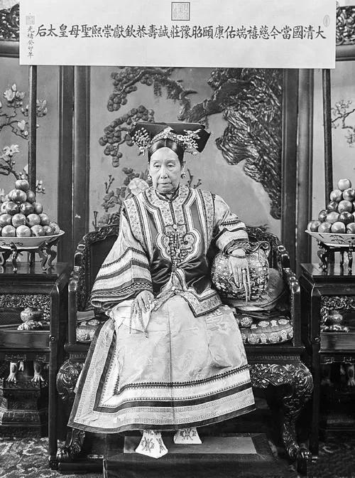 1863年，慈禧下令，对石达开年仅5岁的儿子动用剐刑，且必须剐满3000刀。然而