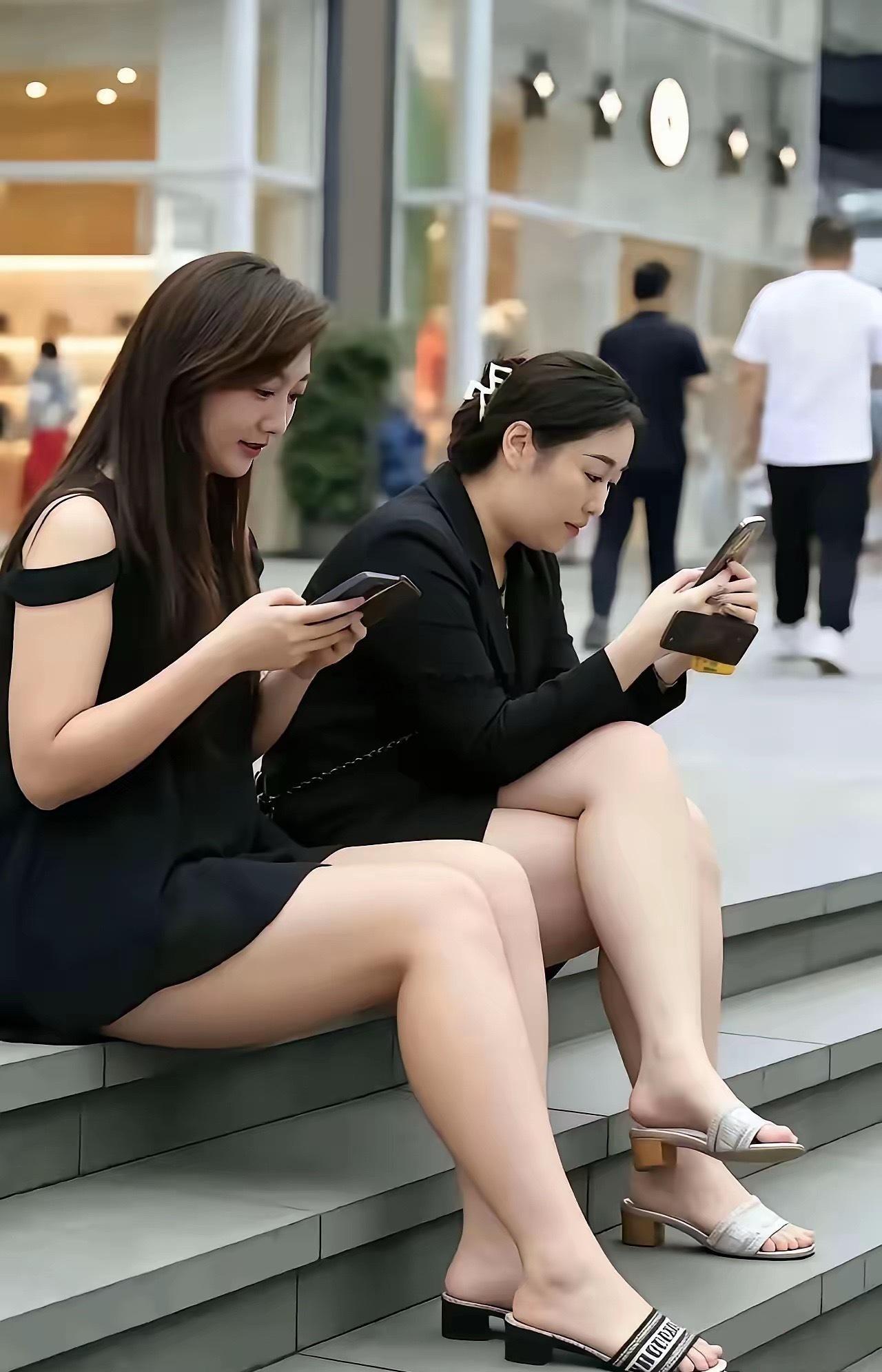 女人遇到撩她的男人，不管她表现如何，是端着矜持，还是表现出不耐烦，她心理都会很喜