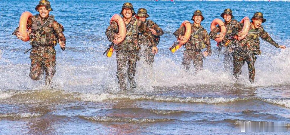 前线熄灯号军营晚点名人民前线 有人说当兵就是一场漫长的打怪升级你打败的每一个“怪