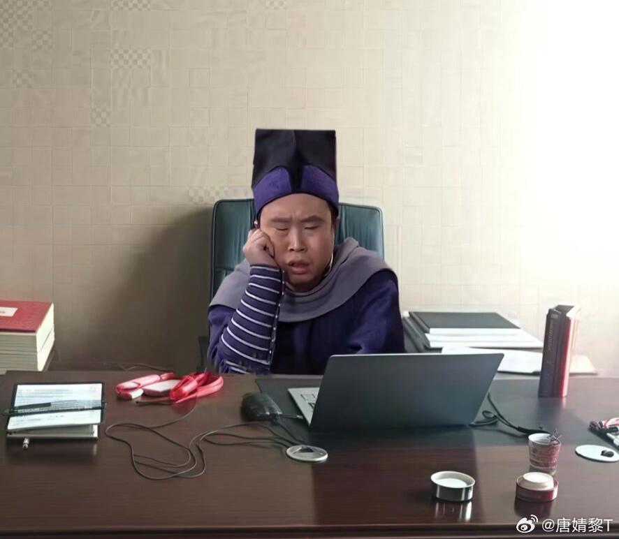 大饼整整三日，盘面波澜不惊，波动甚至不及周末，哆箜静默，行情清淡如水。昨日下方再