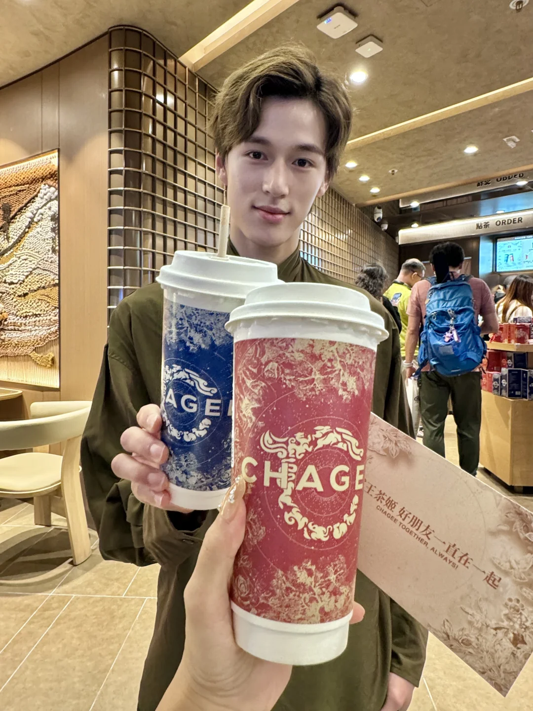 香港霸王茶姬！与好朋友碰杯，免单喝奶茶啦～