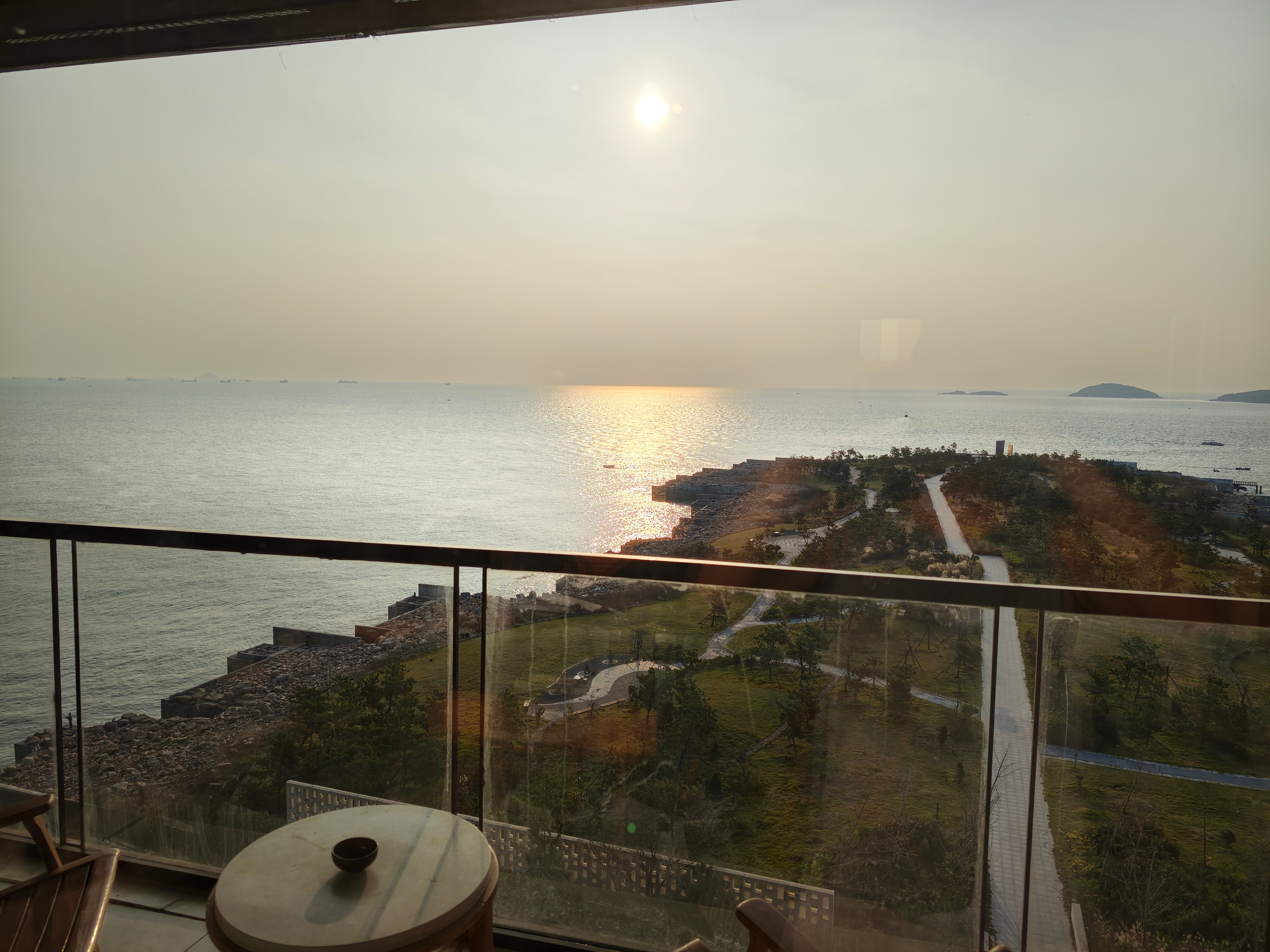 大家早啊，据说黄金 又跌啦？？感觉金价 马上就能跌下900了所以就没有一直上涨的