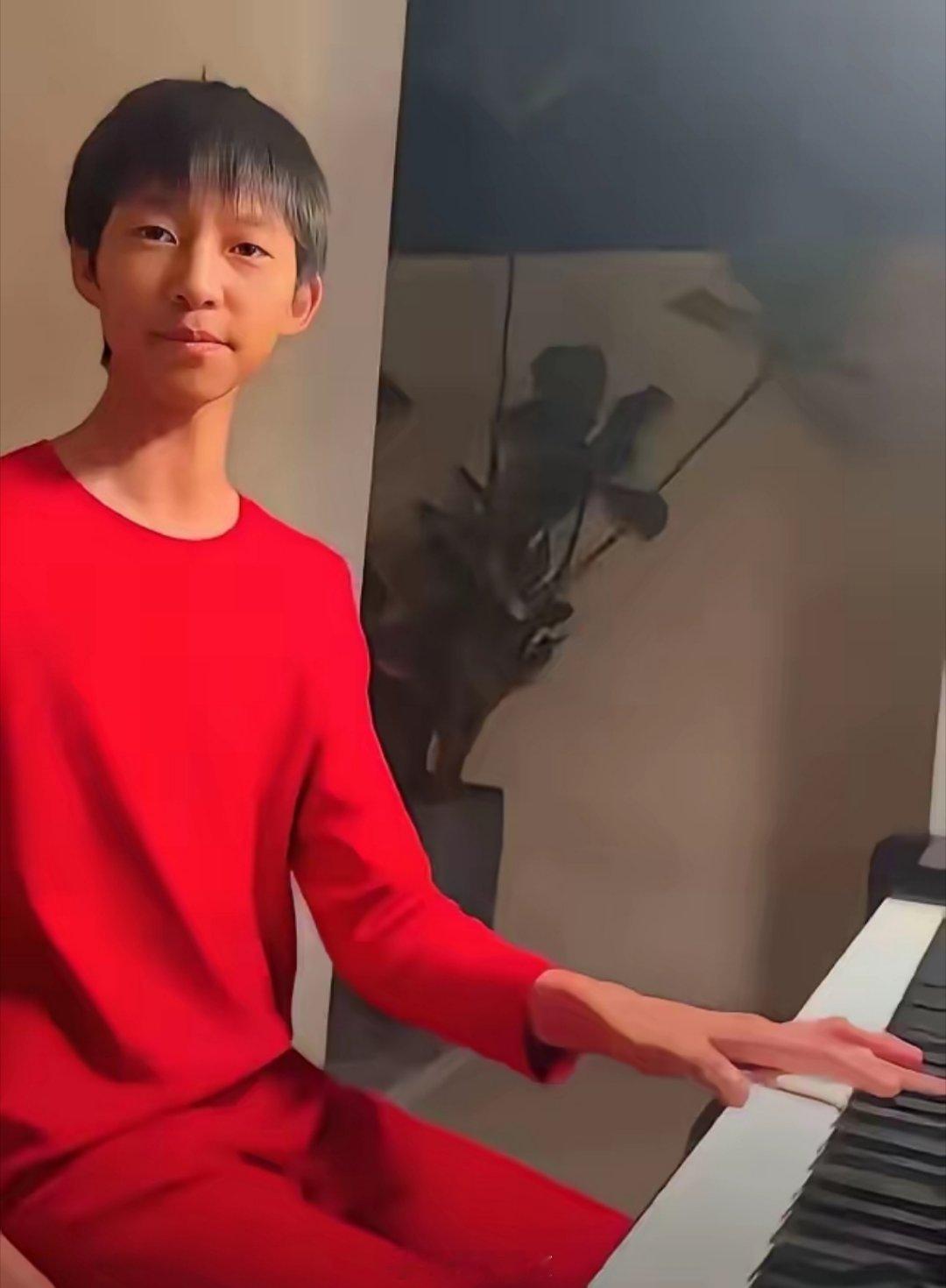 姚晨的儿子，遗传了她的优良基因，这精美绝伦的颜值！ 