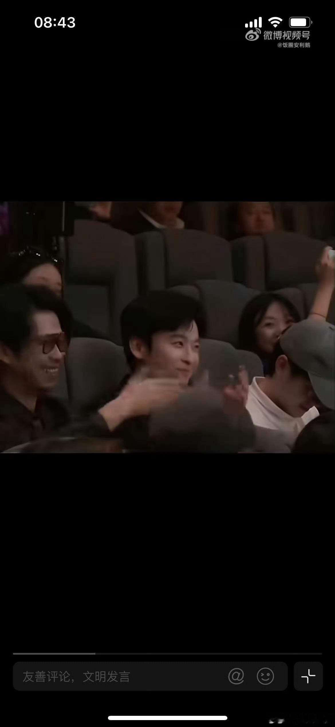 董子健看孙怡获奖的眼神孙怡当年是被董子健捧在手心的小女生，为了家庭放慢脚步；如今