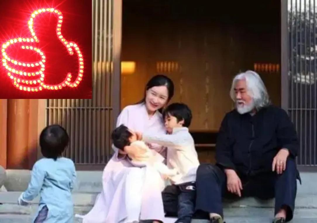 项立刚说:张纪中是一个挺纯真的人！
看了他的贴文，雨声第一反应是觉得好笑。

雨