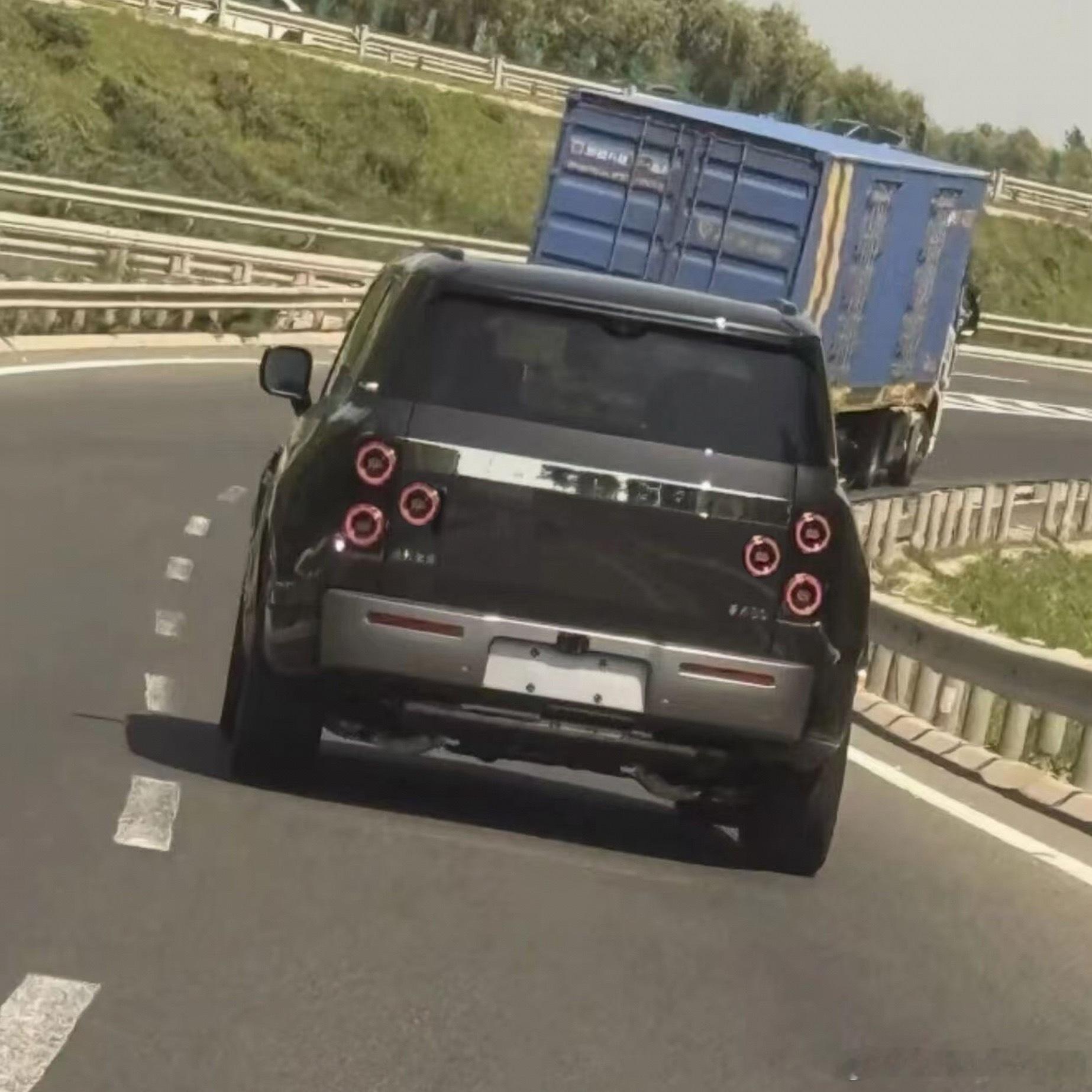 哈哈哈！莫名的和谐！这不得联名一下