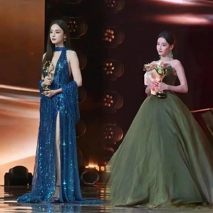 迪丽热巴和娜扎同框，看来身高真的蛮重要 ​ ​​​