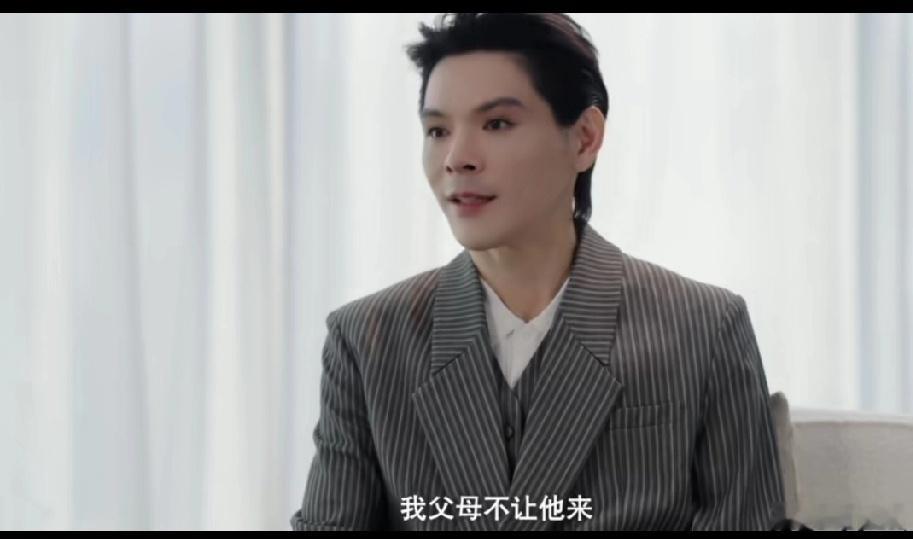 豪门也一样 向佐办婚礼时向佑没有去，向佐说:“我有请他来，但我父母不让他来。” 