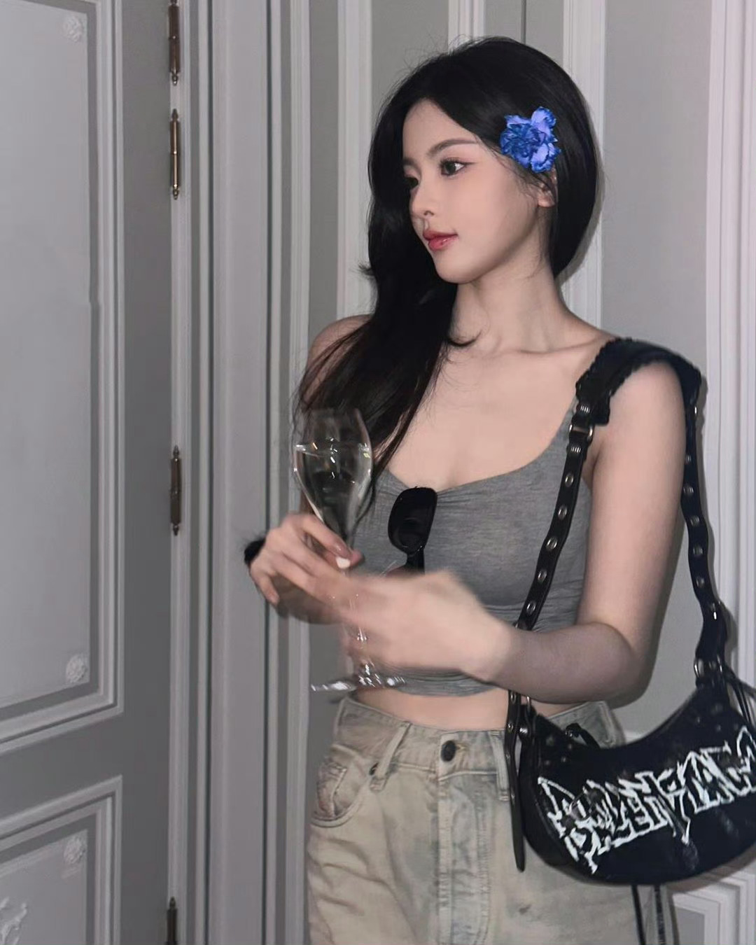 杨超越 巴黎时装周自拍🤳 