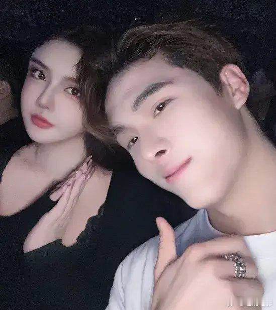 韩安冉自爆曾婚内出轨，自感只绿一次很委屈直播中，韩安冉爆料，为了报复前夫出轨行为