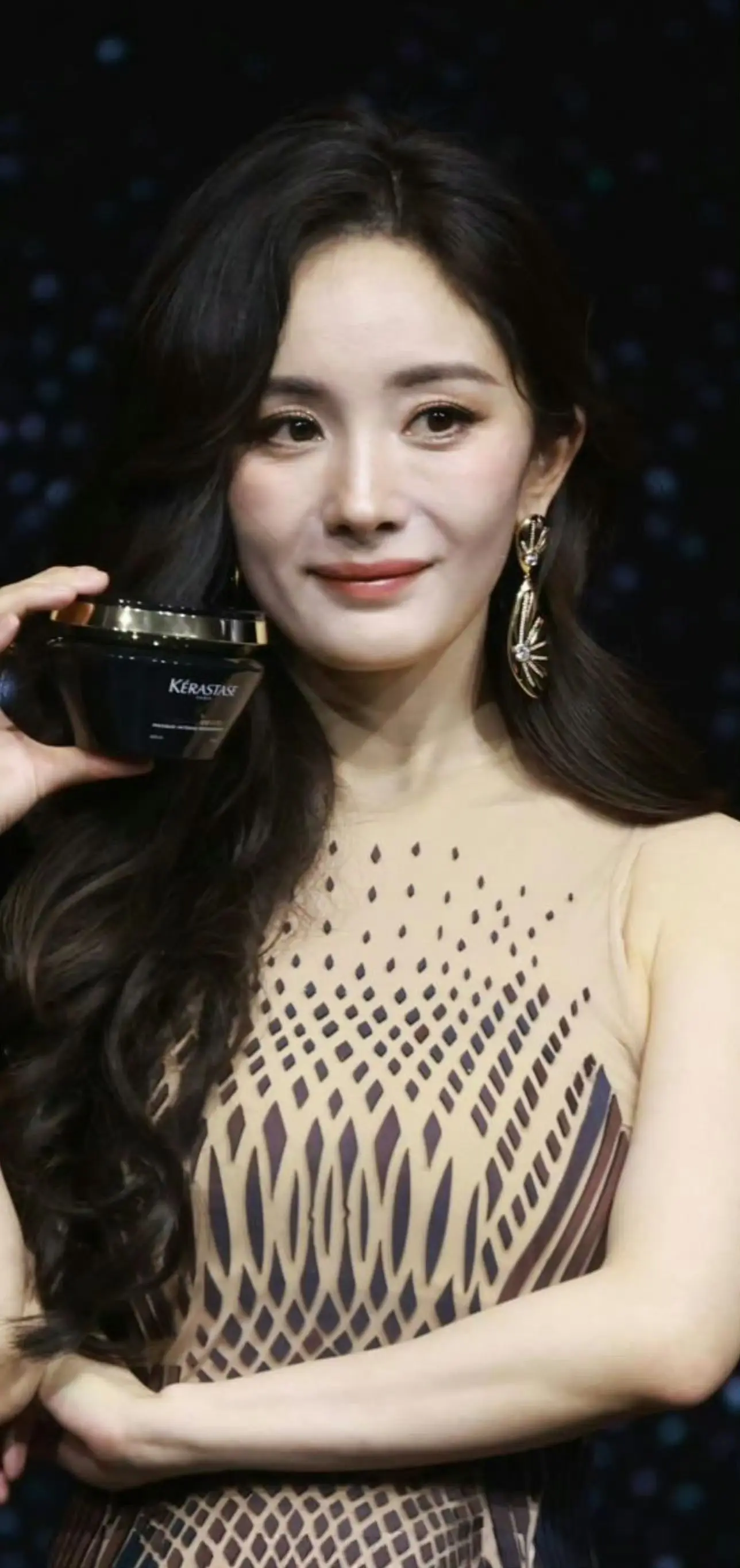 杨幂生图怼脸拍。