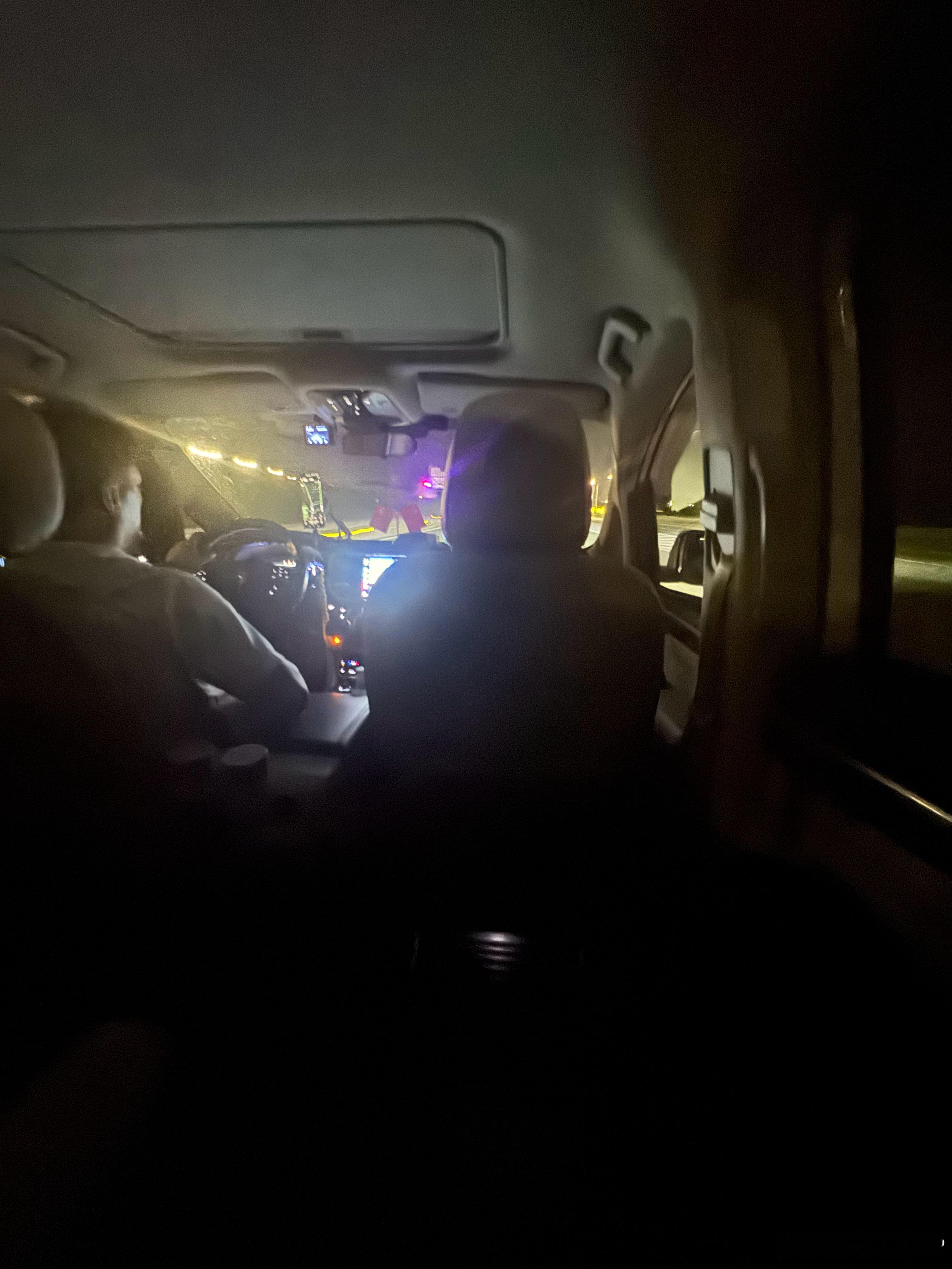 落地广州，之前看吐槽过白云T3，说滑行太久。我这次落地很顺畅嘛，滑行5分钟，下来