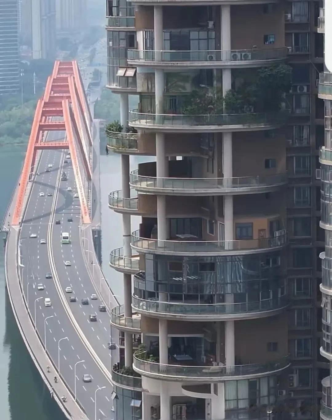 长沙在2010年就有四代住宅了，这个大阳台，现在合肥很多开发商也在想弄，说是新一