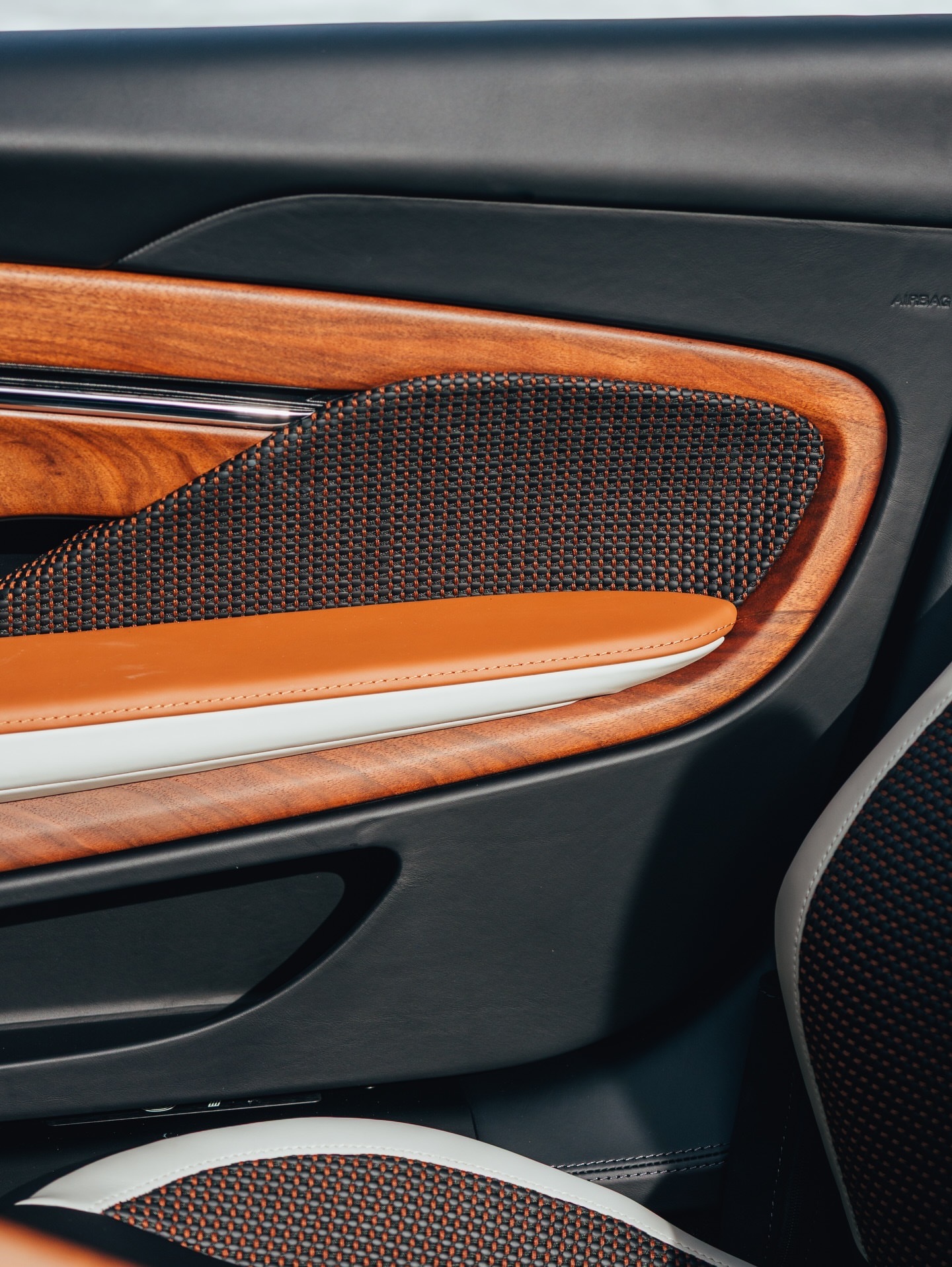 阿斯顿·马丁DB12 Volante 60周年纪念版。为庆祝Volante品牌成