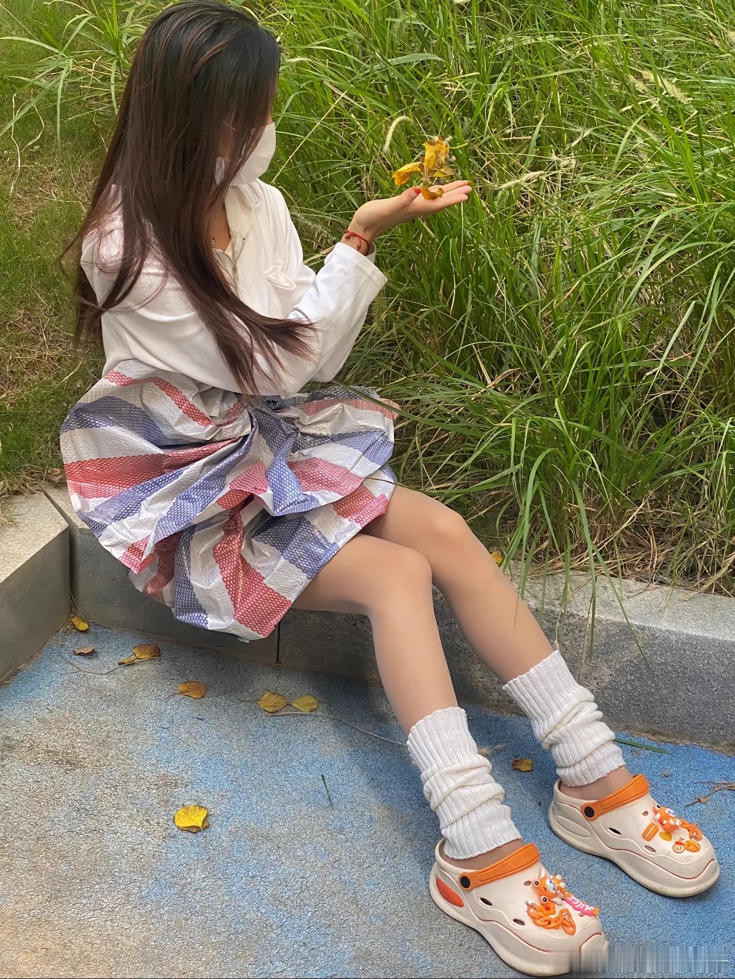 裙子还看还是丝袜好看～ 