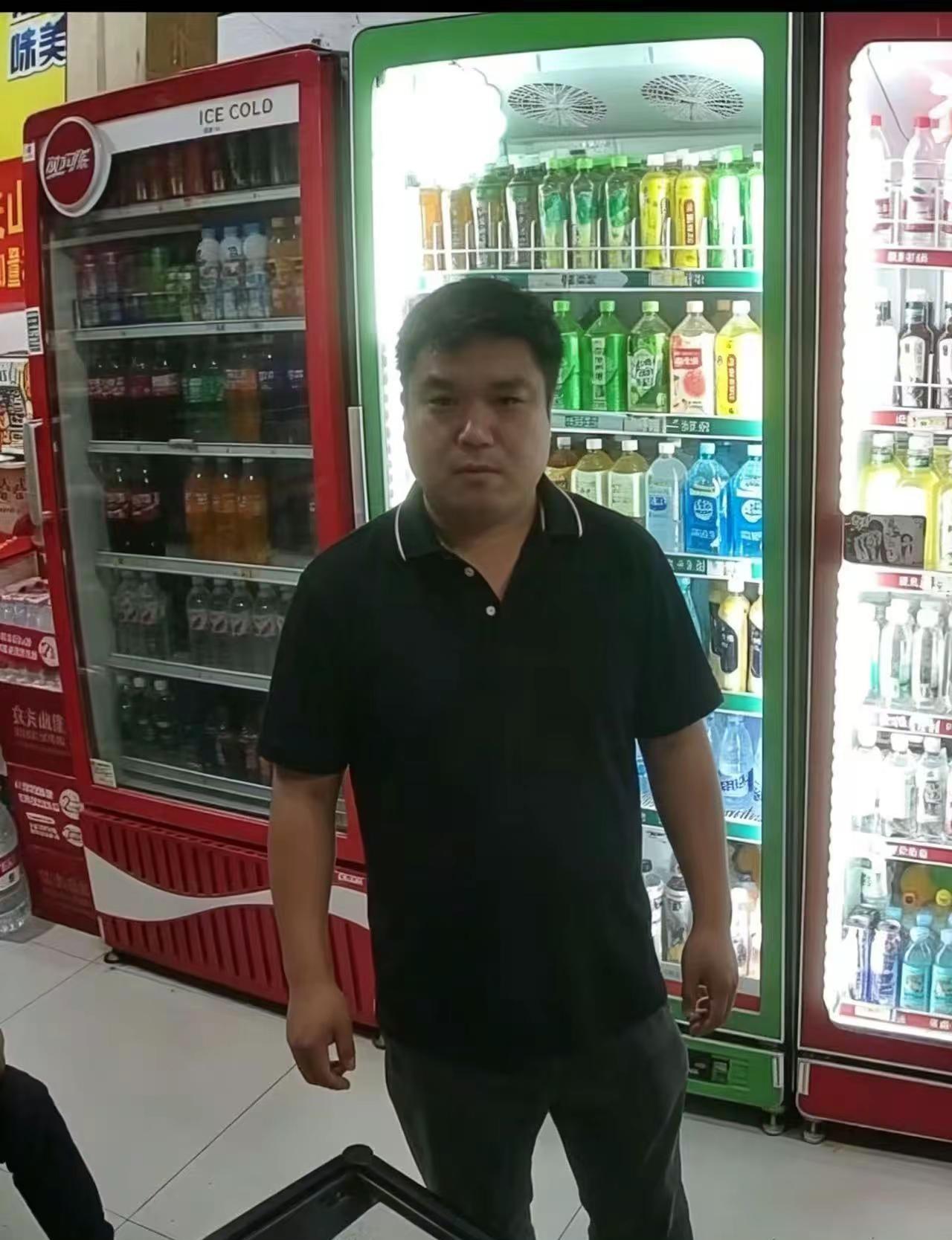 刚刚遇到一个骗子，装作是本店顾客，谎称母亲住院，跟媳妇吵架，急需 100 块钱买