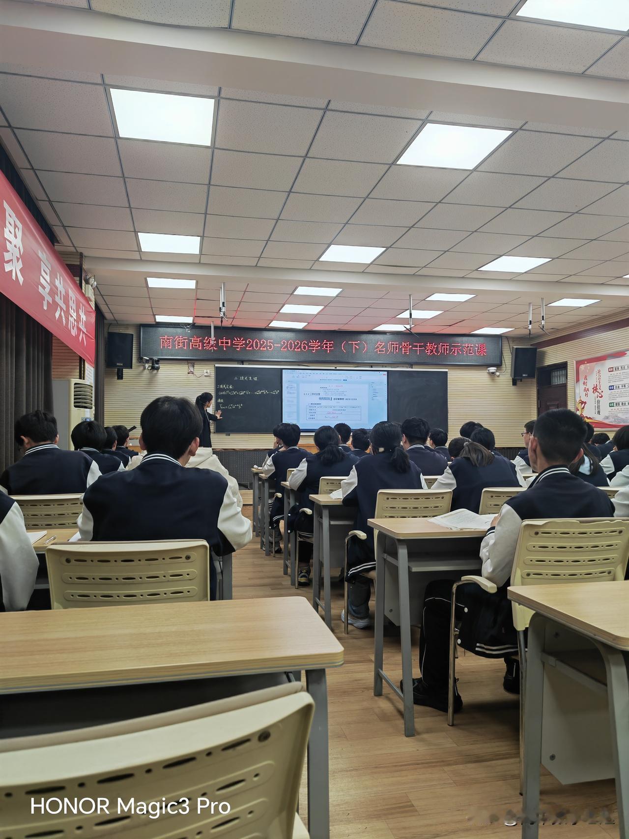 本学期真快，马上要期中考试了
       感觉这一学期才开学没有多长时间，学校