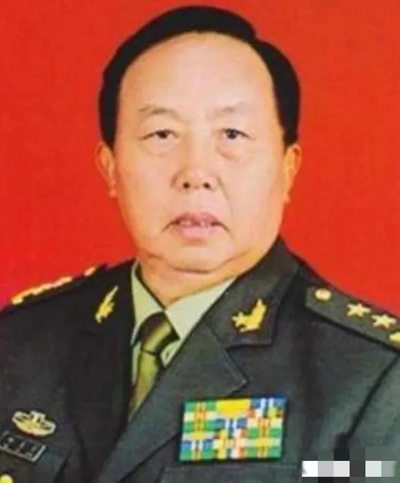 47岁成中将，56岁突然退役！自卫反击战英雄何其宗，归隐营山藏着大格局
 
何其