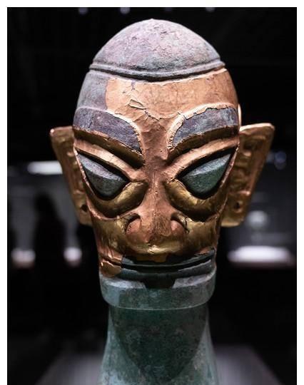 三星堆，这神秘的地方，5000年前的黄金面具，让人惊叹古人的手艺。想当年，古人就