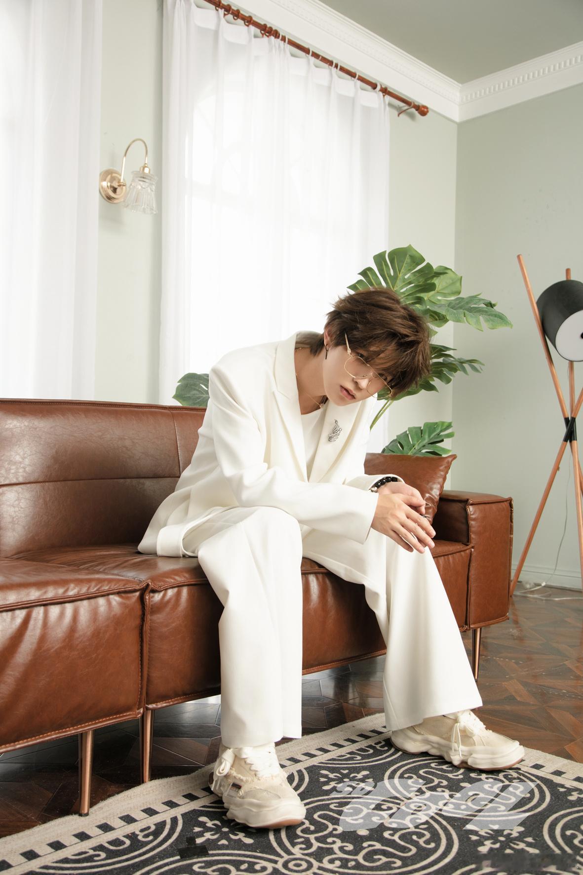 在杂志拍摄中：上脚 【xVESSEL Rock Sole 不朽鞋】外底浑然天成的