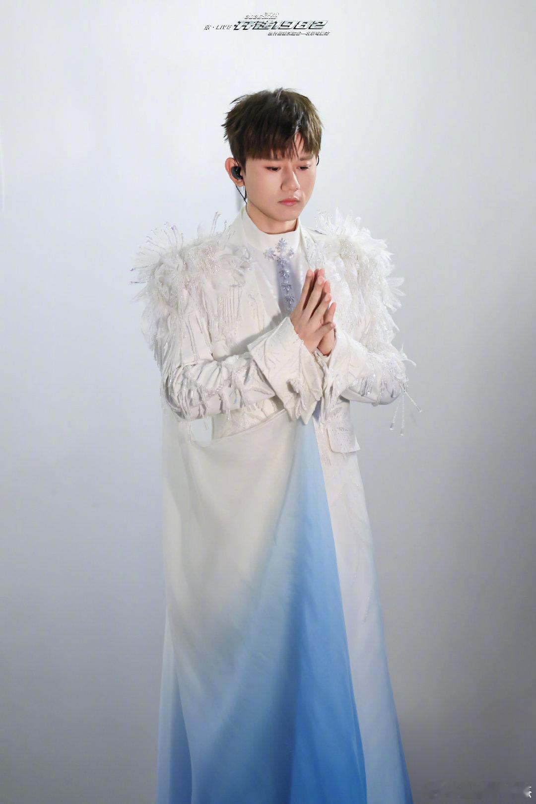 张杰演唱会首唱归来张杰演唱会唱了归来张杰北京鸟巢演唱会首唱归来 