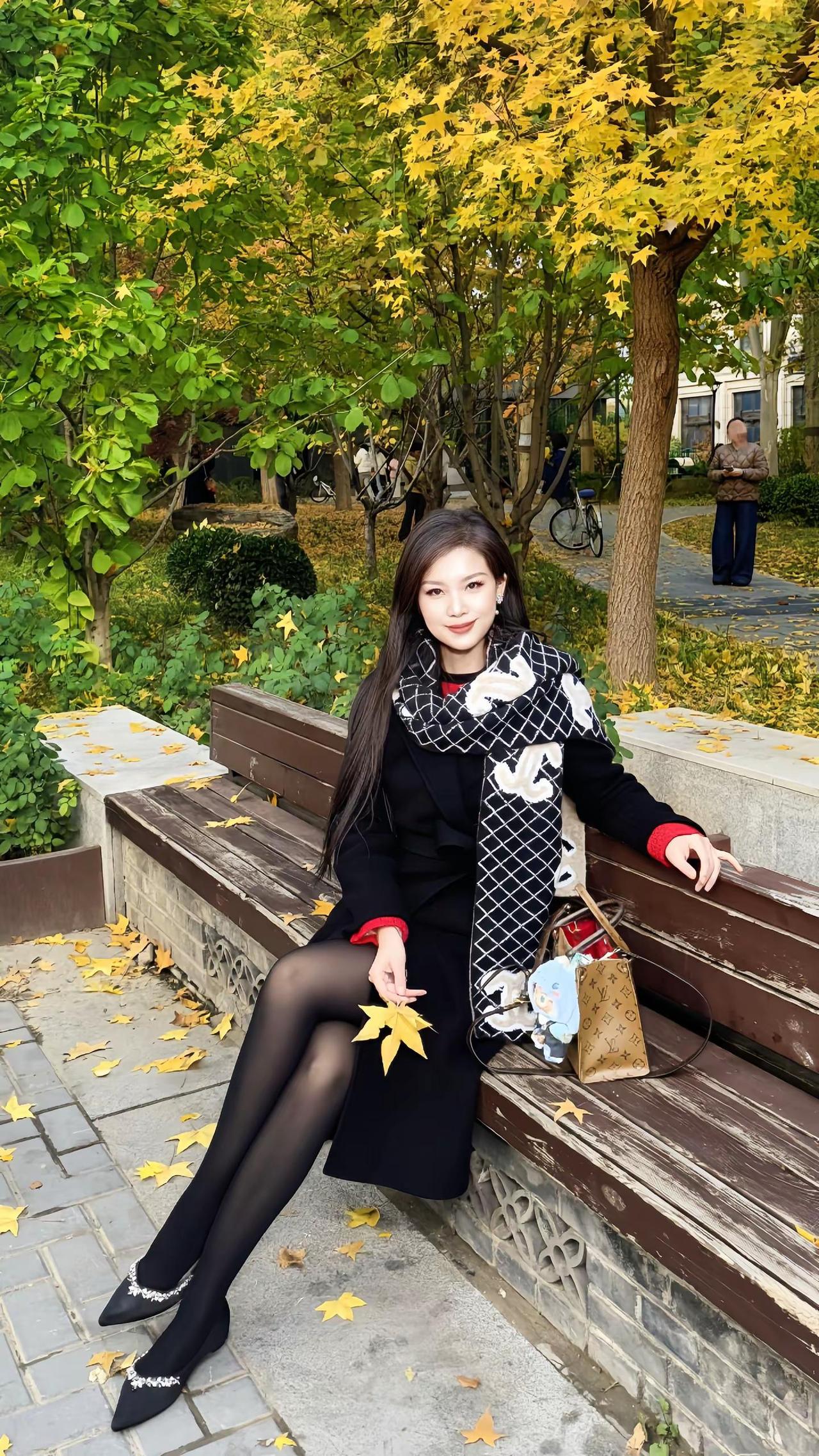 秋冬的大衣和落叶的氛围感🍂 创作灵感 枫叶🍁 纪录美好生活