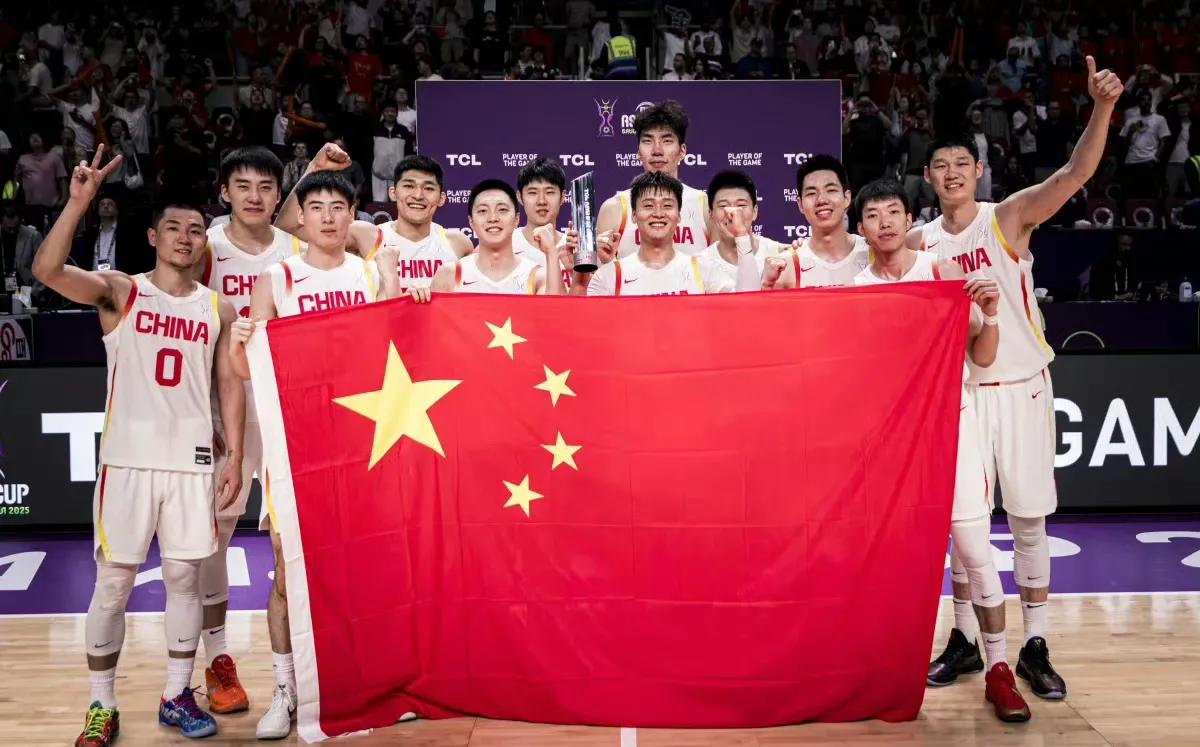 中国男篮亚洲杯决赛对手确定！
随着澳大利亚男篮92-48击败伊朗男篮挺进决赛，将