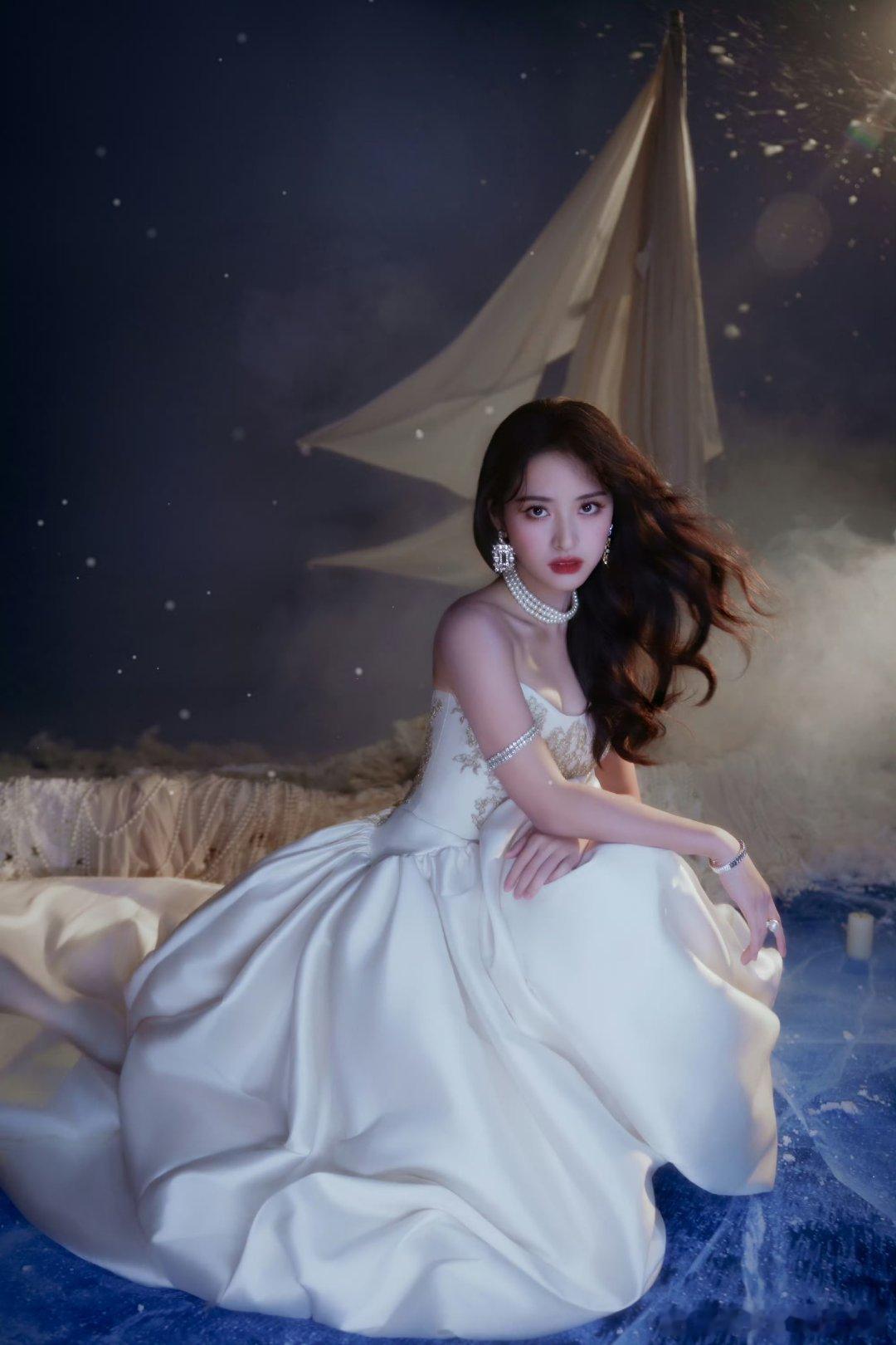 沈月微博视界大会造型出图，感觉如何？👀 ​​​