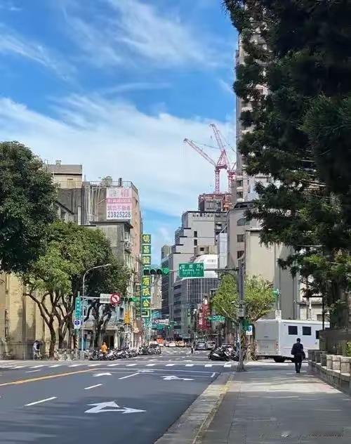 中央改口谈统一，台独慌了神，两岸暗流涌动.
最近中央文件里突然不提和平统一和一国