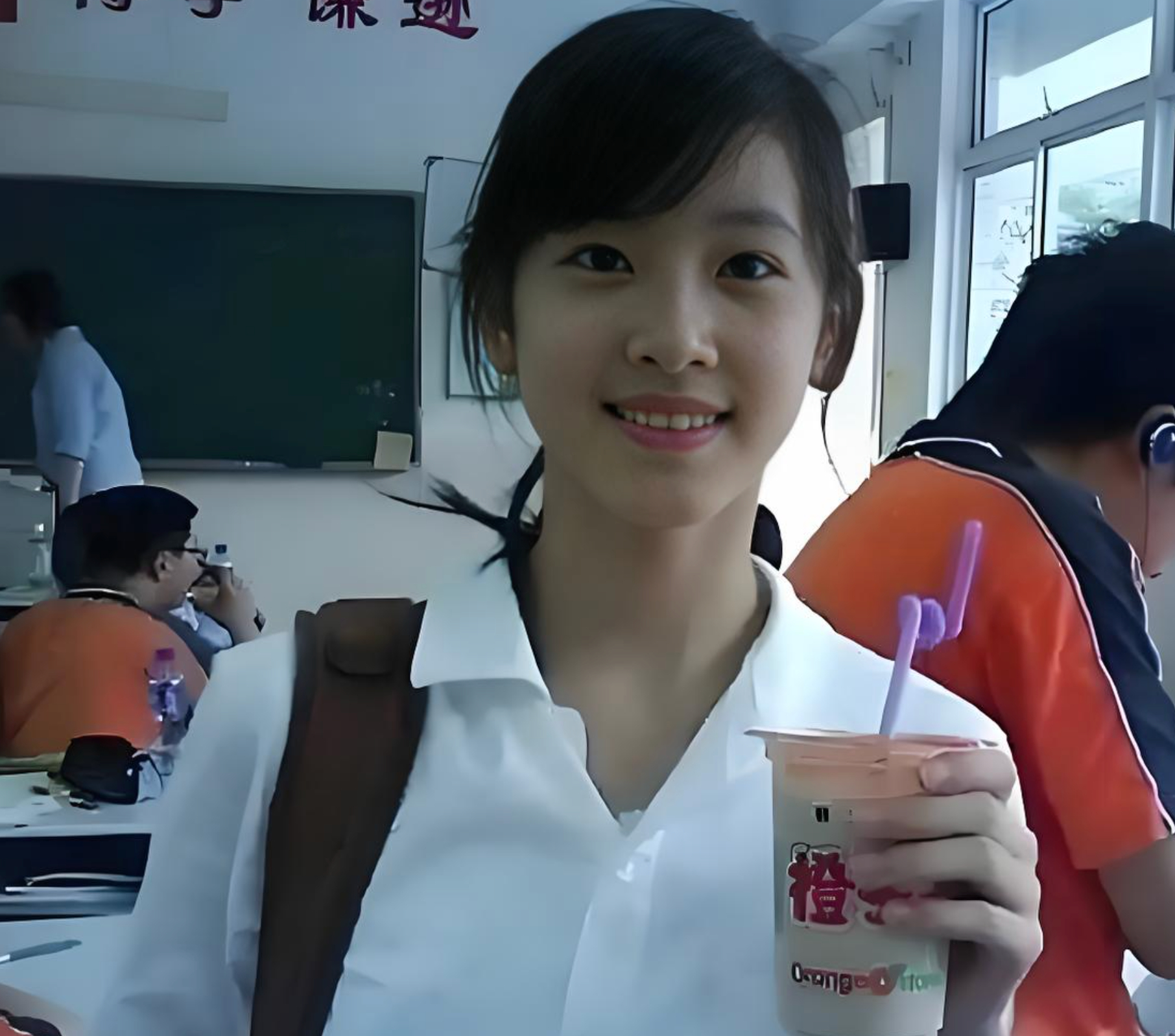 感觉章泽天有点变模样了呢，好看是好看，可惜了，东哥脸盲 