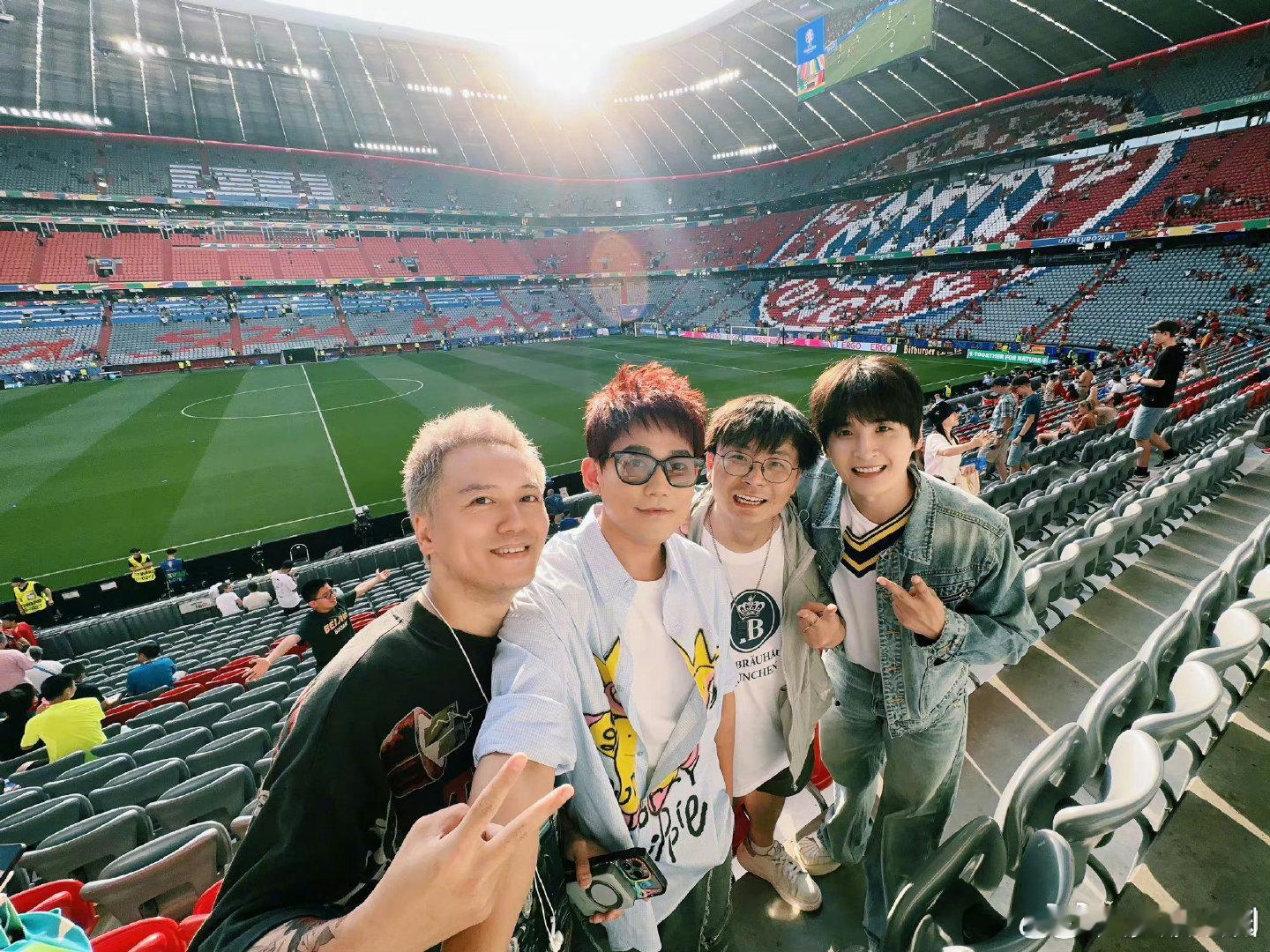 #网友偶遇苏醒张远欧洲杯录综艺#真的很期待他们两个节目录制成功之后的亮相啊，两个