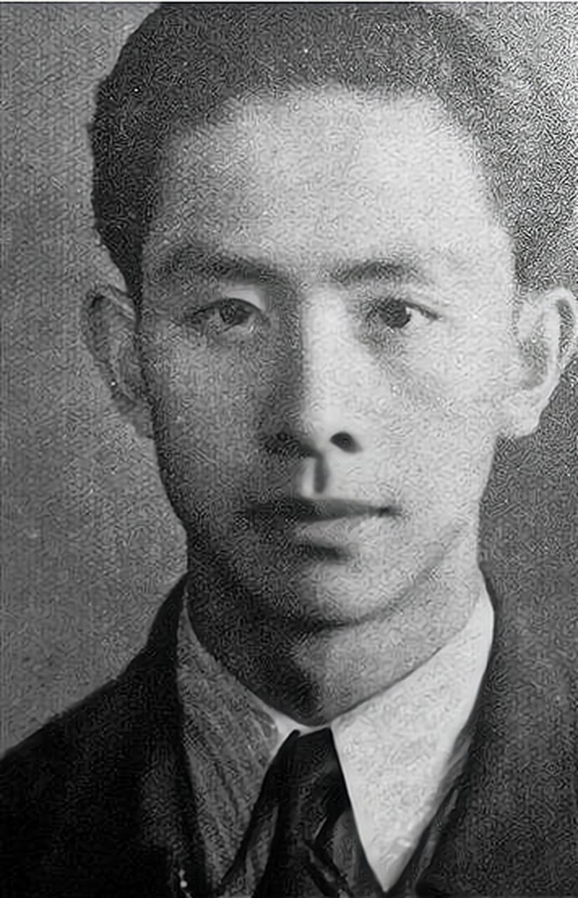 1948年，盛超群被捕。面对酷刑，他交出一份12人的名单。没过多久，特务找上门，