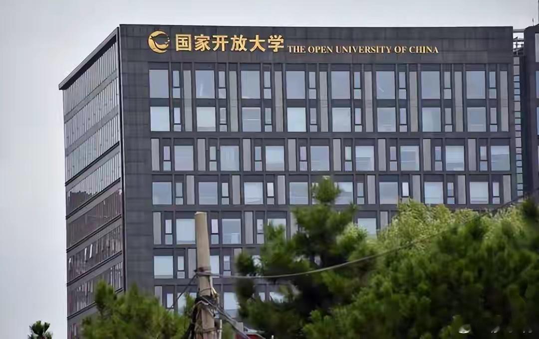 这是一所被严重低估的学校。虽然不是985、211，但毕业生的就业率常年在90%以