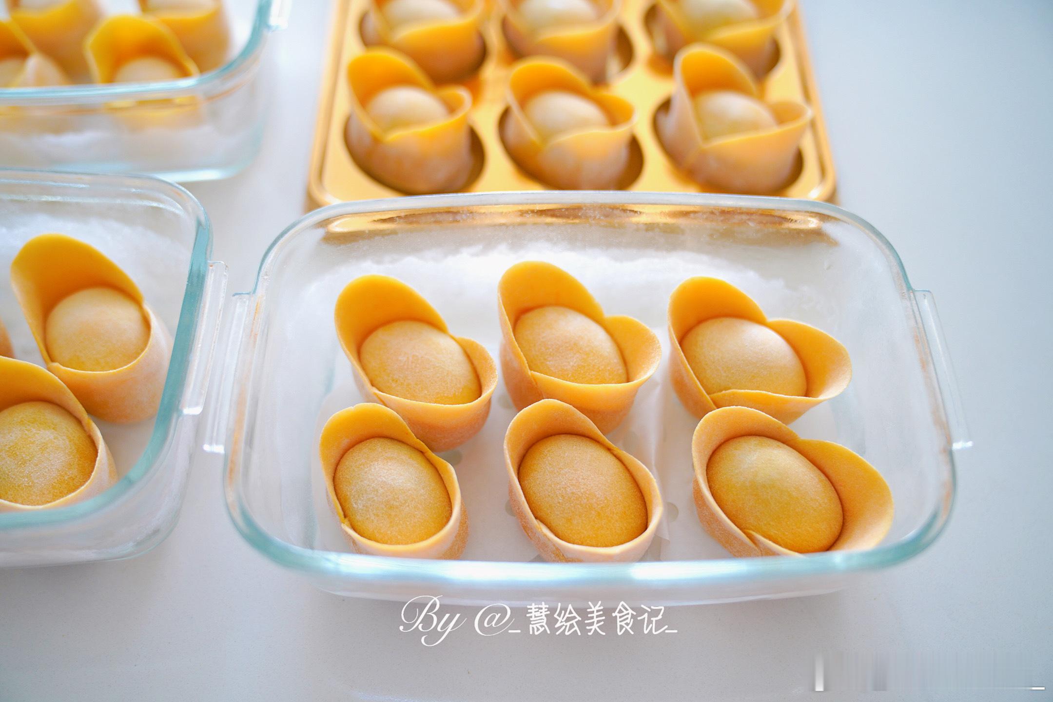 之前的盒子没扔，正好放元宝饺子用~冰箱里满满当当，都是我做的好吃哒~家乡年味大赏