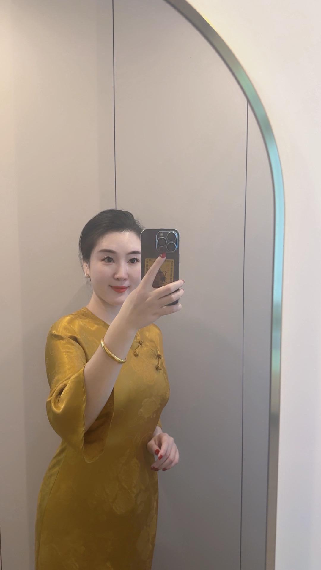 知心的人养心～善良的人养德～快乐的人养颜～一个全身上下充满阳光的人～注...