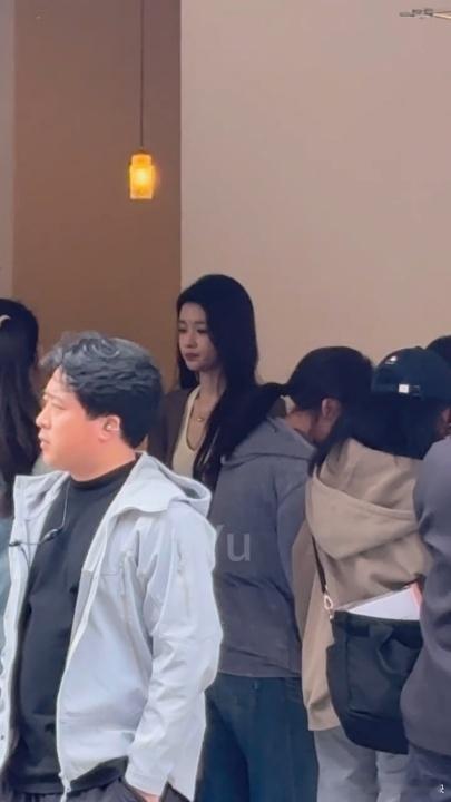 100年内没人认出这是孙怡给孙怡做这造型的简直是鬼才 第一眼真没认出来是孙怡，孙