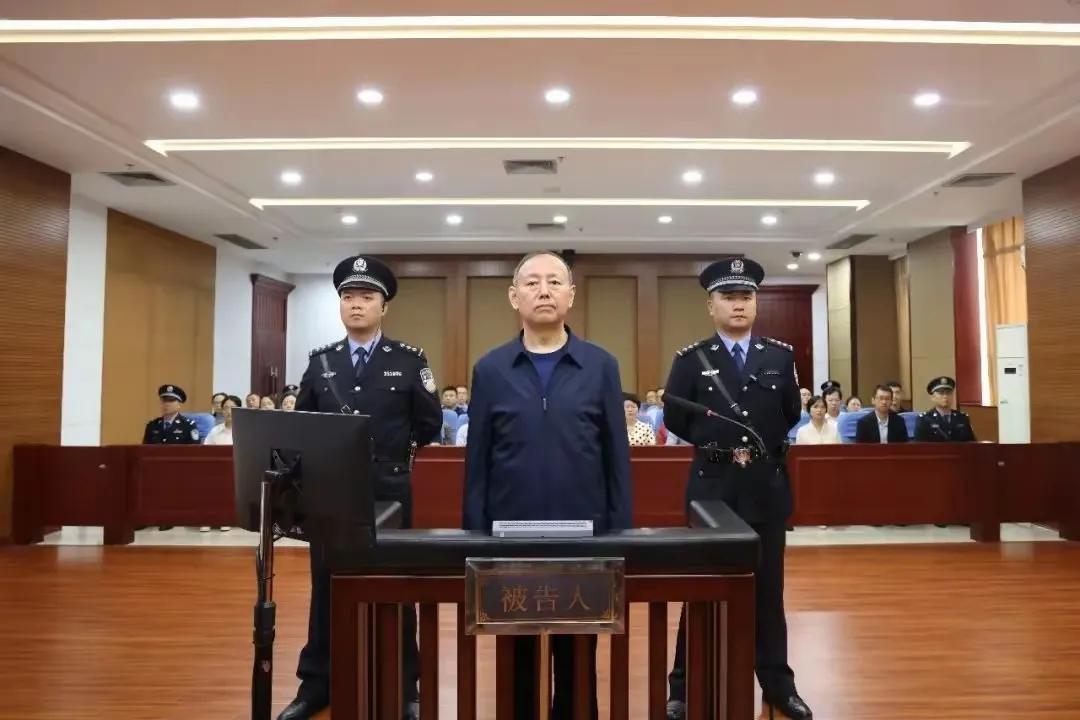 2024年10月9日，福建省福州市中级人民法院庄严开庭，首次公开审理并宣判了曾任
