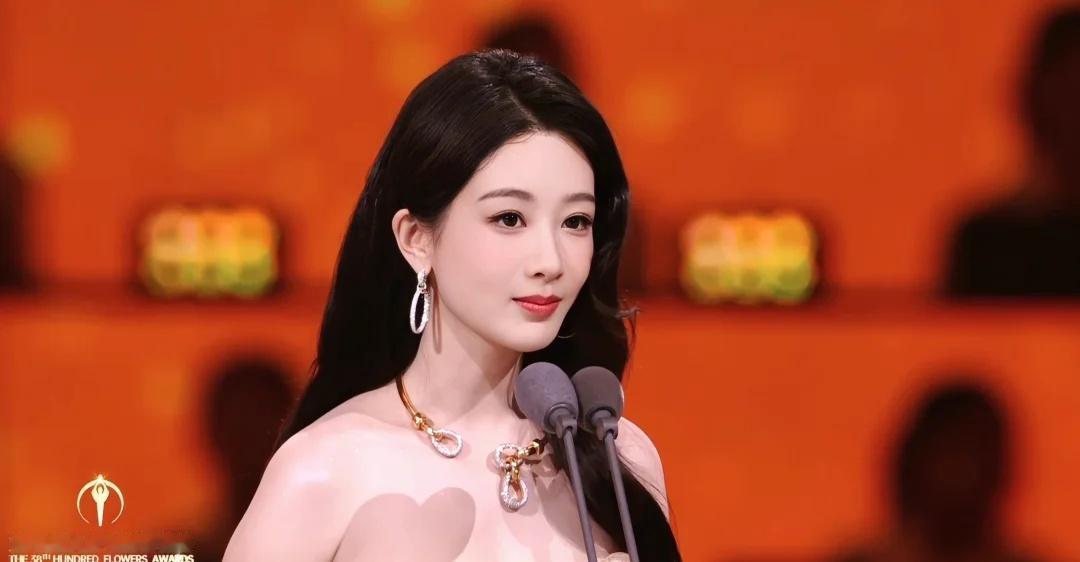 啊啊啊啊啊啊啊杨紫好漂亮！！！真的绝了这个状态太美了吧呜呜，皮肤真的无敌了！！！