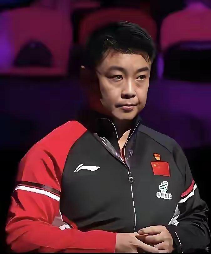 王皓教练这个表情实际上就是国乒男队状态的晴雨表：无奈、焦虑、苦涩、愤懑、郁闷、恨