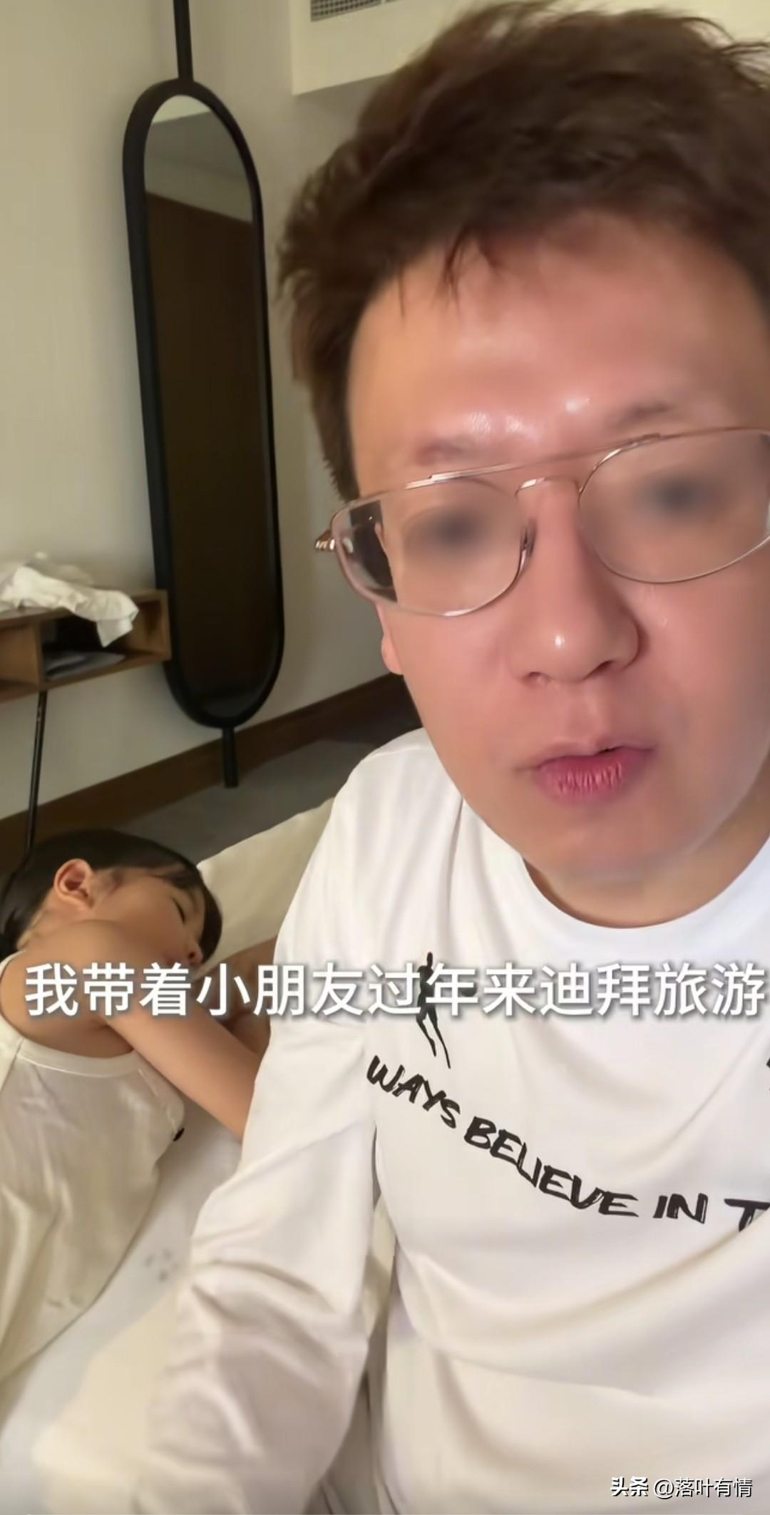 百万网红博主过年期间带家人去迪拜玩，被困迪拜直接投诉南航客服不作为，客服的天估计