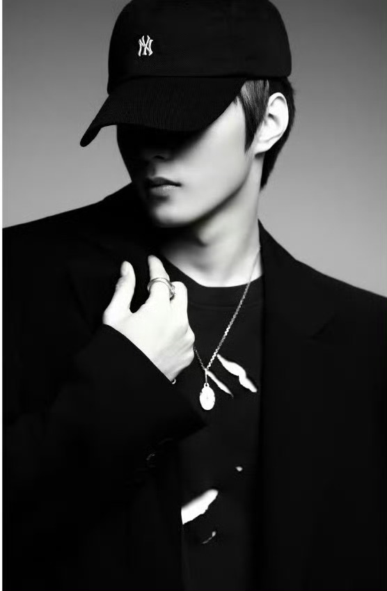 刘耀文是一本摊开的时尚杂志很难不期待刘耀文作为东方优越骨相的代表在国际亮相的那一