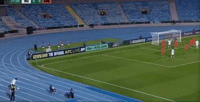 今天国足u23都得给李昊磕一个，两次扑救真救大命，已经在没有视野的情况下，靠着经