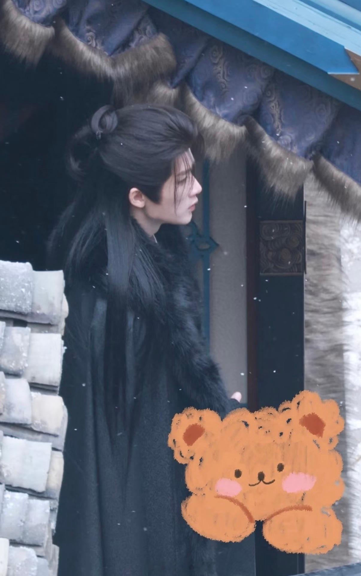 檀健次何不同舟渡黑色大氅造型檀健次何不同舟渡黑衣斗篷路透 此乃神迹 