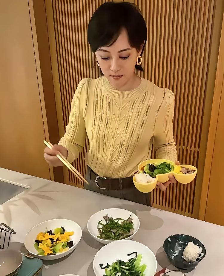 孙俪吃减肥餐时的一幕