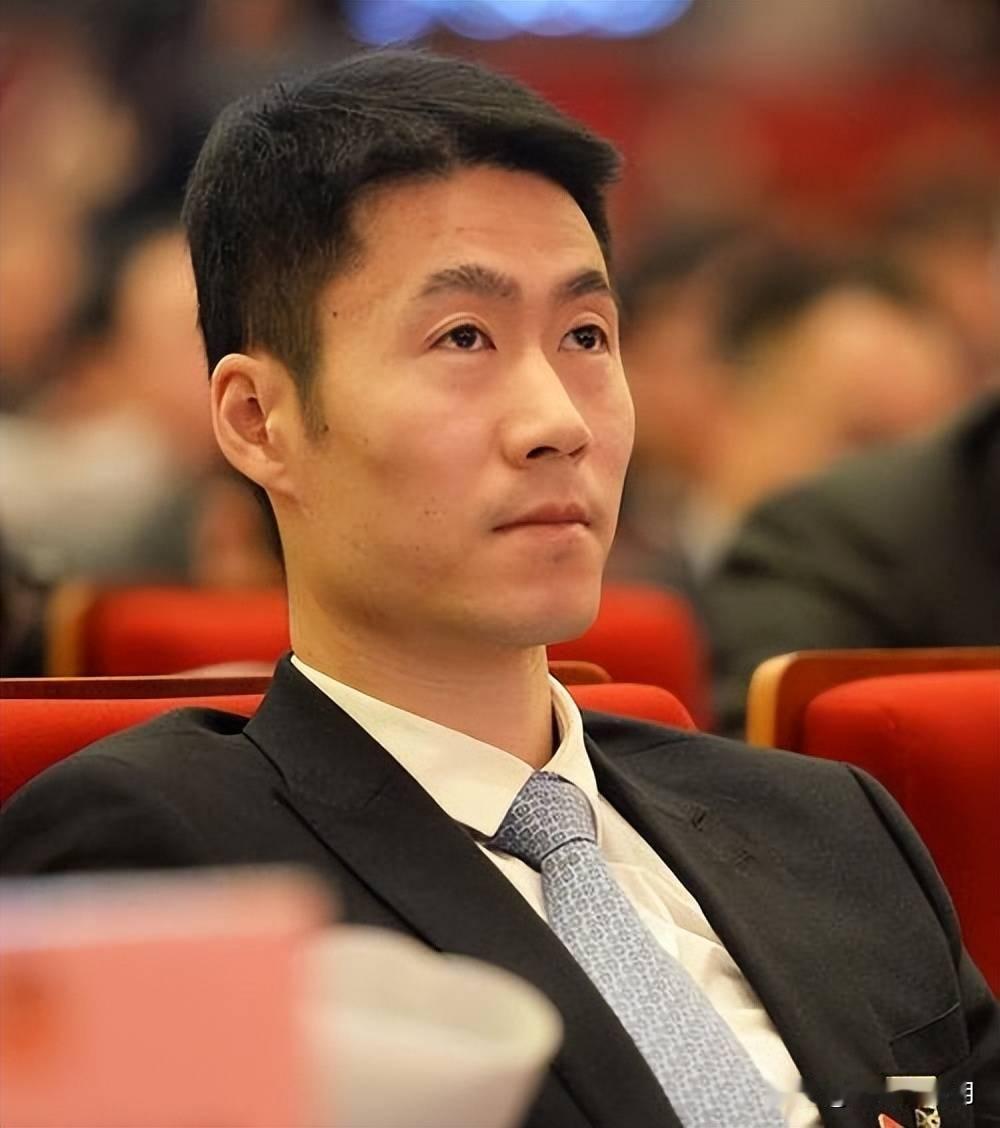 看到王励勤教练最近的操作，说实话谁会不懵圈！

明明说好要搞梯队建设培养新人，